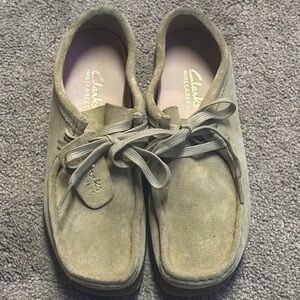 Clarks Wallabees Women's Suede Ankle Shoes in Tan